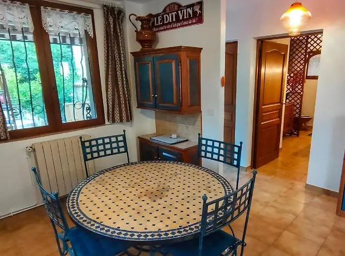 Escale Bord De شقة